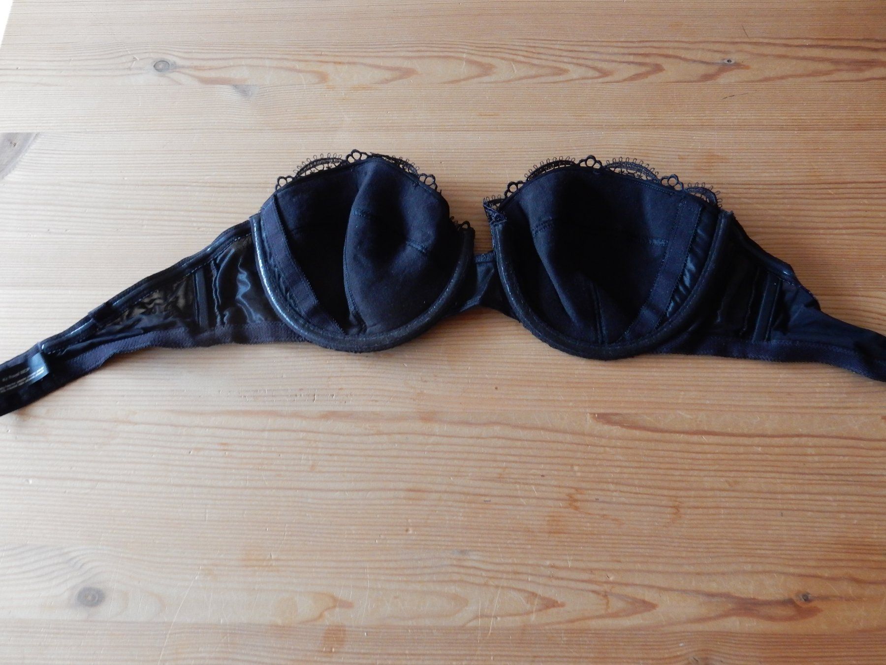 Altra biancheria intima: Schwarzer Push-Up BH mit Spitze, 80C, neuwertig Valisere – Usato da Jona venduto da simongarden 5