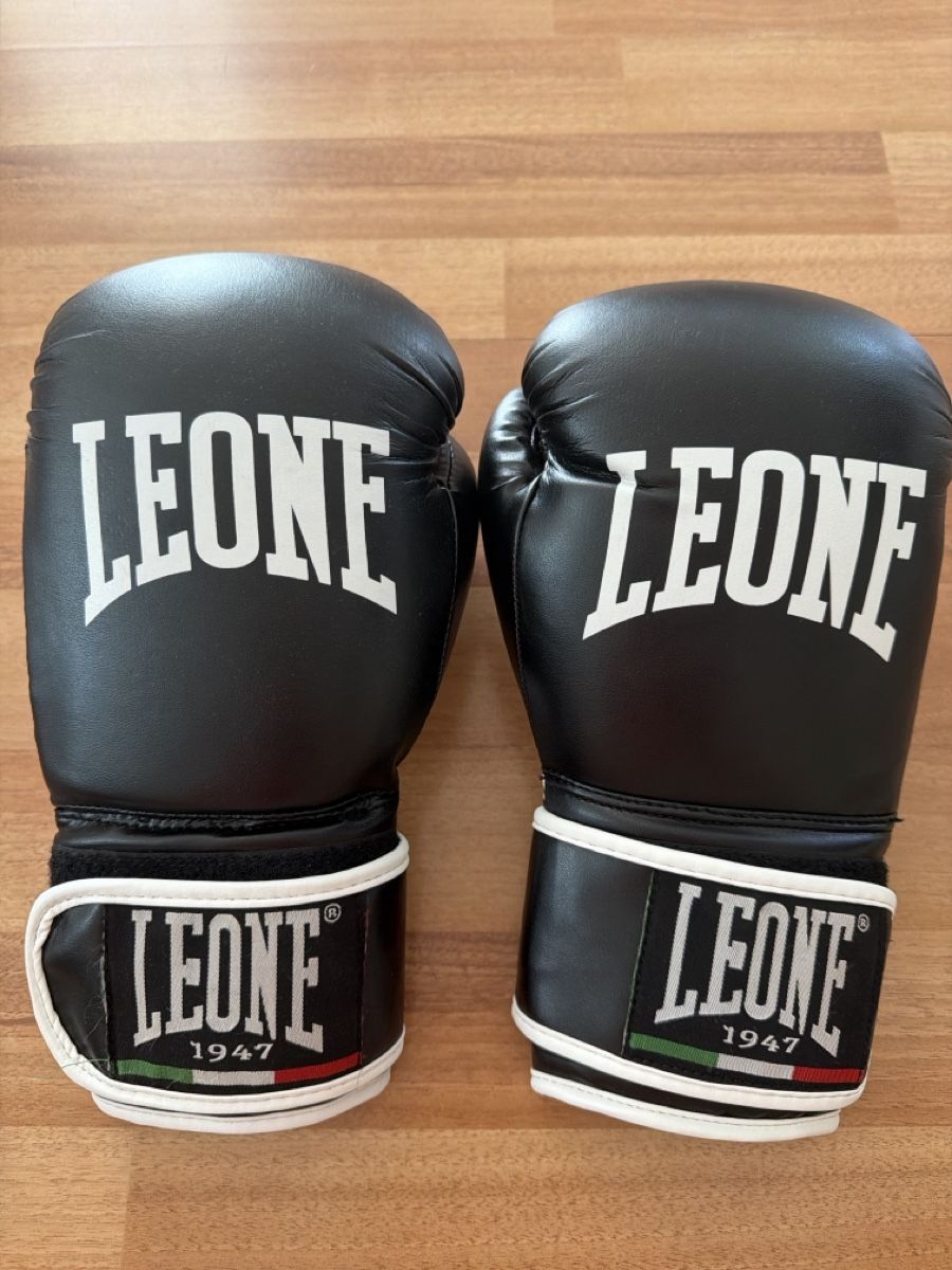 Guanti & manicotti: Leone boxing Handschuhe  – Usato da Arbon venduto da lea_h6r7