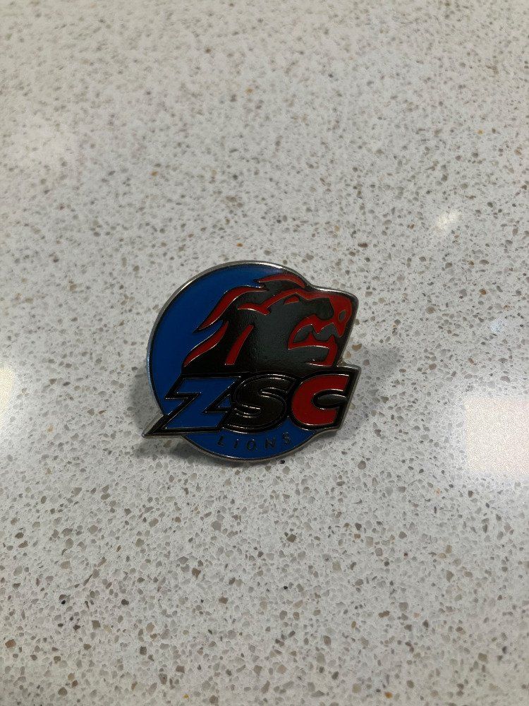 Placchette & Badge: ZSC LIONS Pin NEU – Nuovo e nell'imballaggio originale da Lugano venduto da gianlu3
