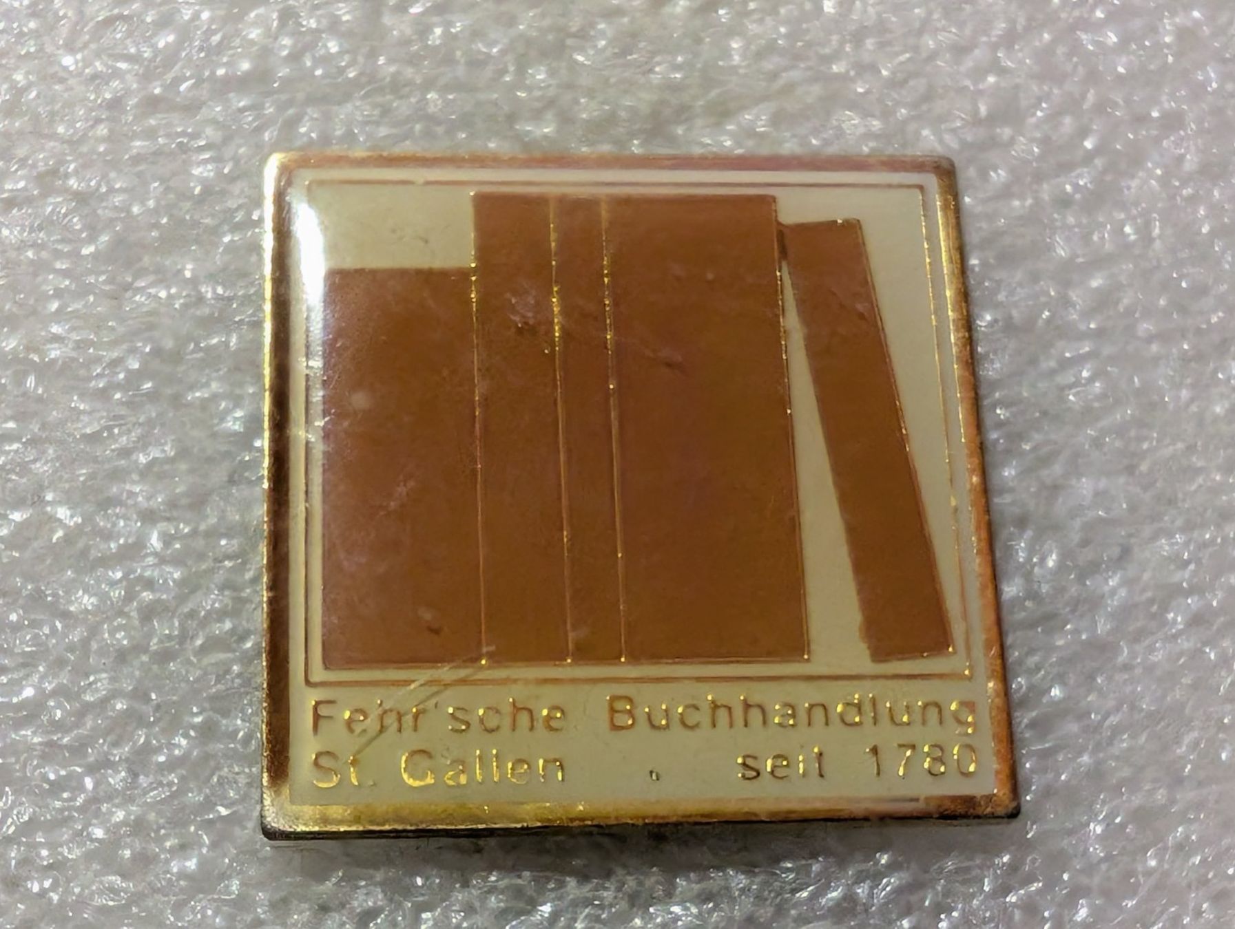 Placchette & Badge: Ansteckpin 139: Fernsche Buchhandlung – Usato da Oppligen venduto da Pin-Fall-Shop