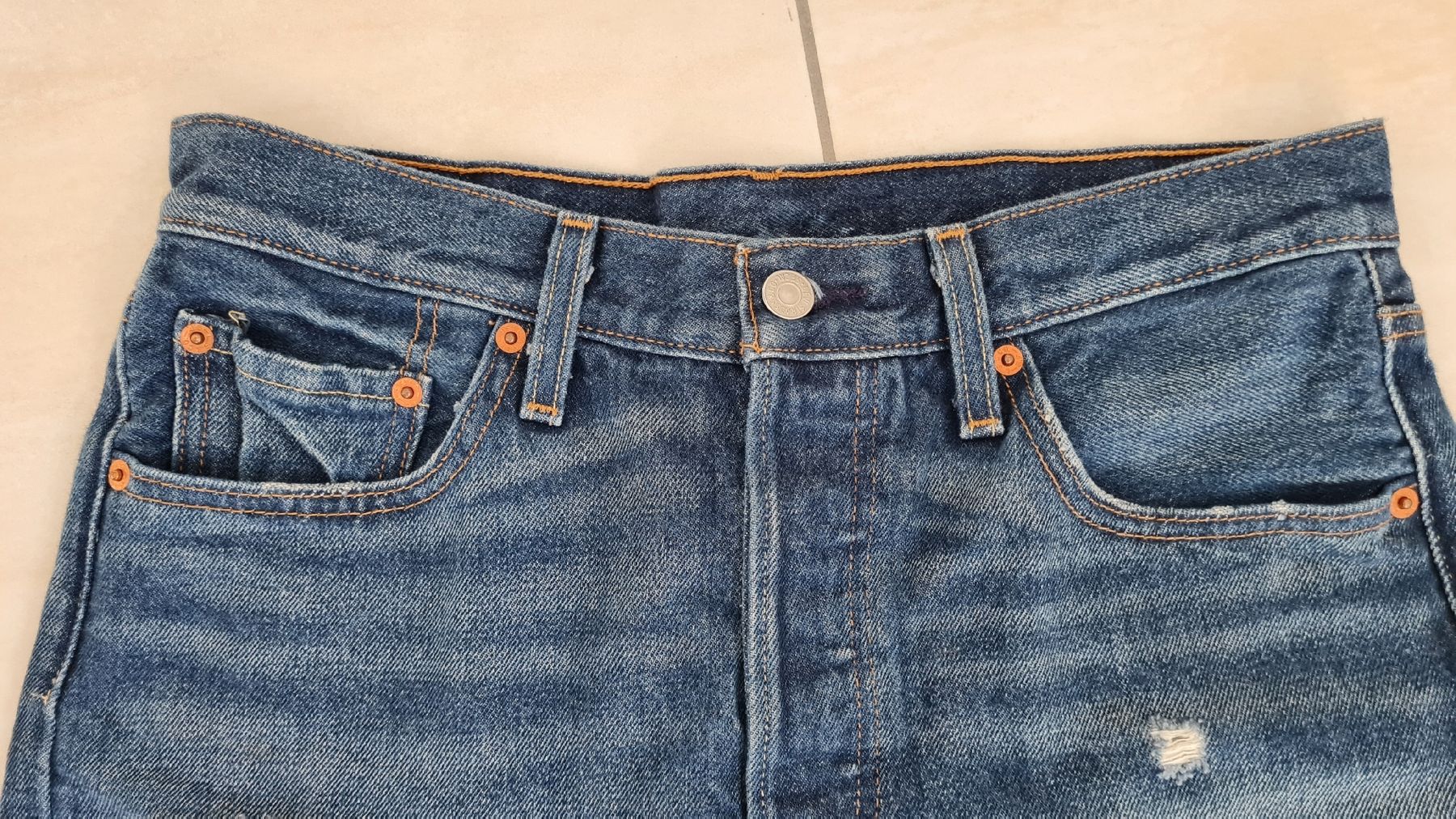 Levi's Jeans: Short jean Levi's 501 taille 28 – Gebraucht aus Payerne von wardi11 6