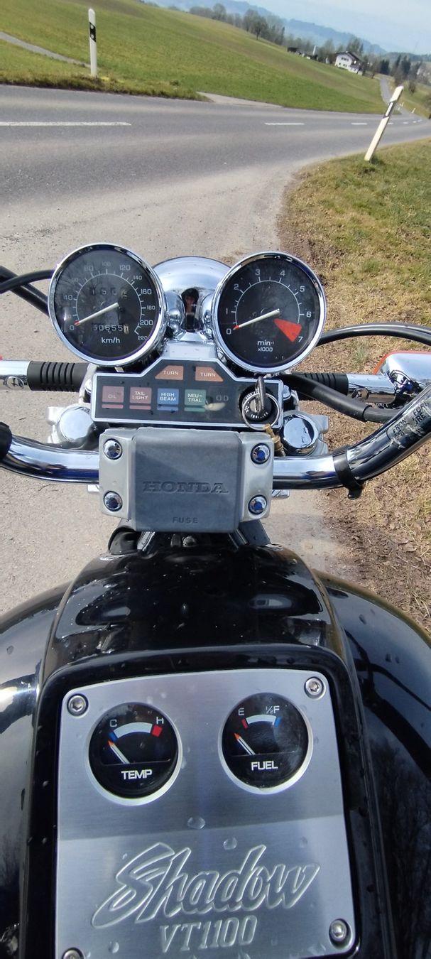 Honda Chopper: Honda Shadow VT 1100 C – Usato da Rickenbach LU venduto da Florledoh 3