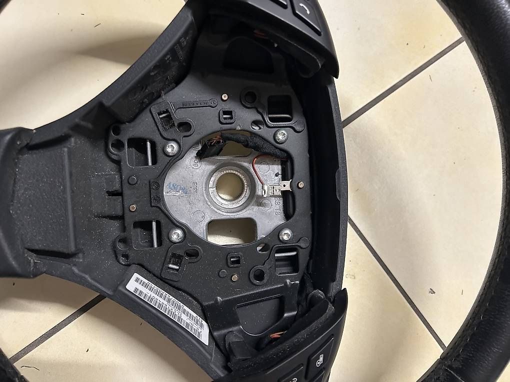 BMW Toutes les pièces auto: BMW E61 Lenkrad LCI – D'occasion à Felben-Wellhausen par fab_vv8v 2