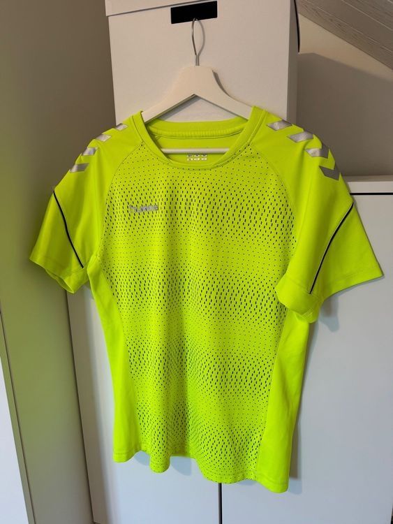 T-shirt: Shirt Hummel – Usato da Arbon venduto da flowerandfound