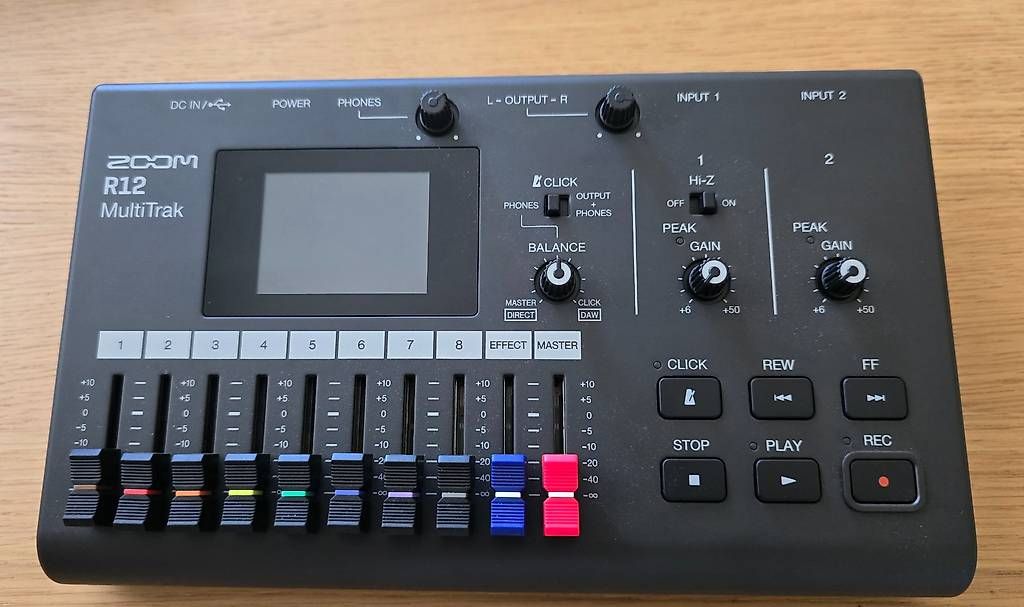 Zoom Enregistreurs: Zoom R12 : Enregistreur multipistes numérique compact – D'occasion à Gland par Paco_de_Lucia1 1