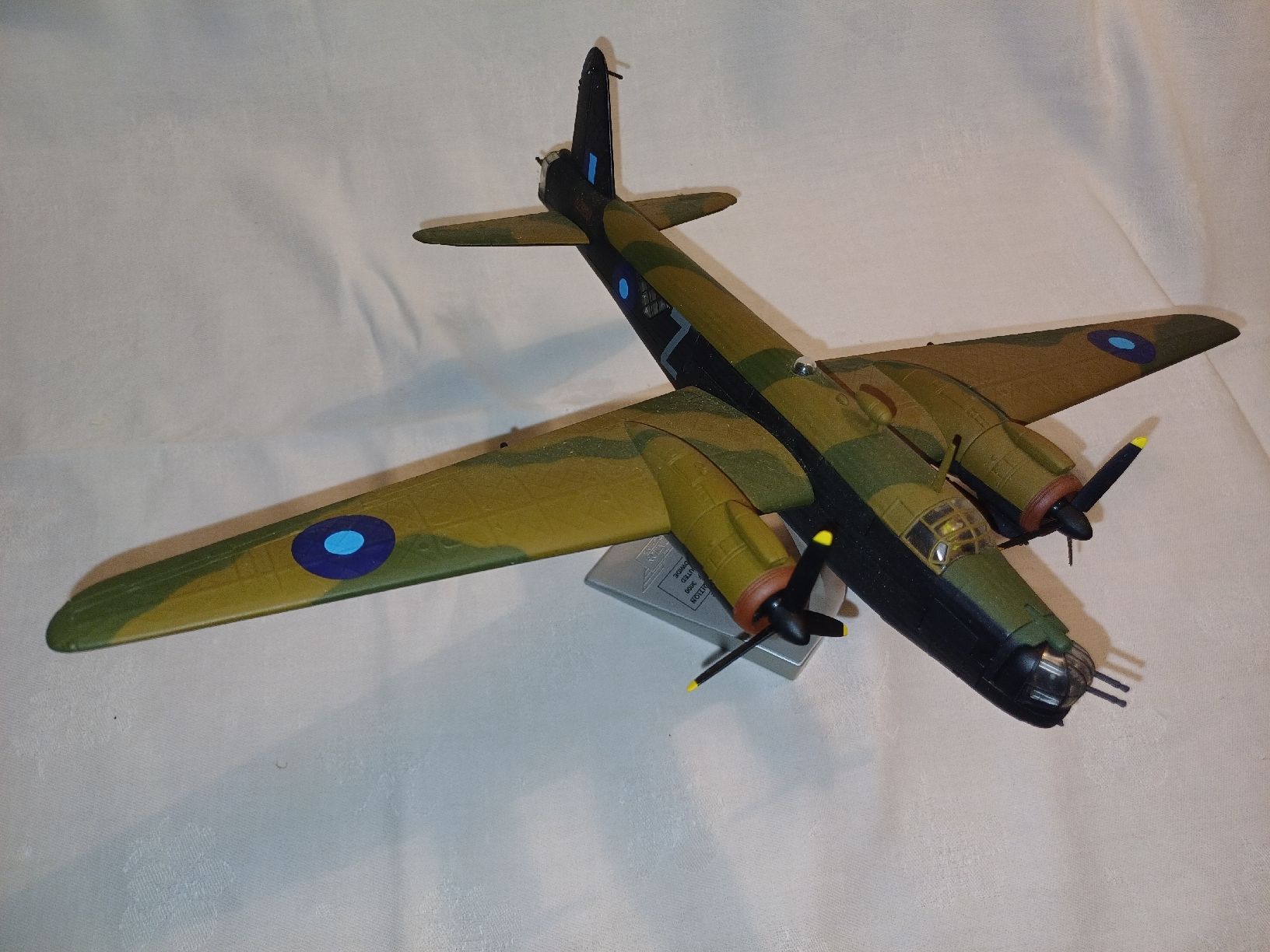 Dinky Toys Kit di modellismo & Modellini statici: Bomber WELLINGTON LIMIED EDITION – Usato da Winznau venduto da Jaguar_01