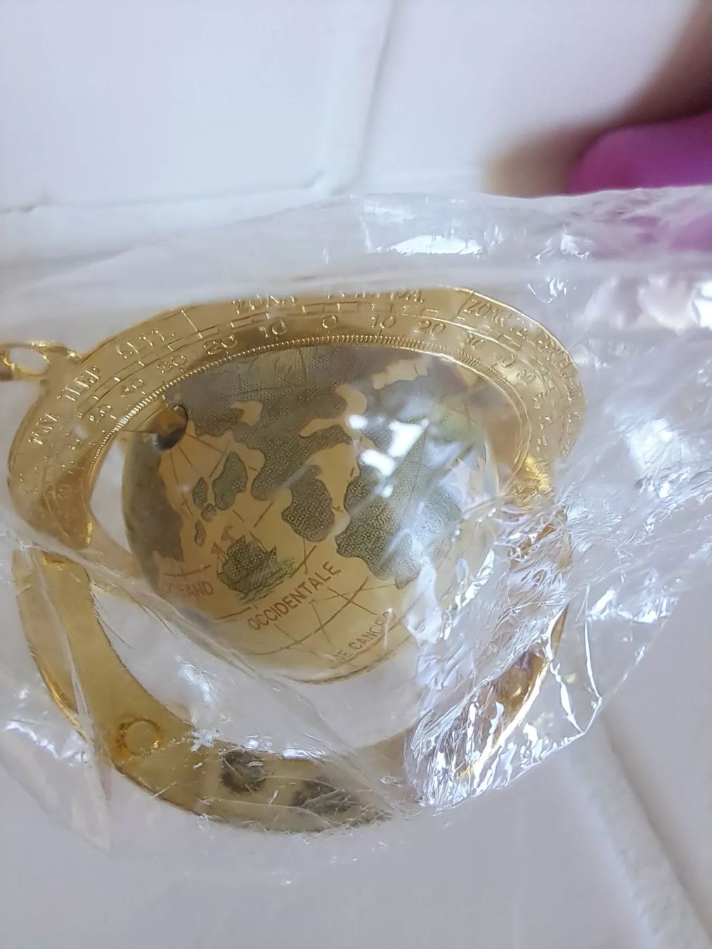 Manor Tutte le decorazioni: Mini globe décoratif doré sur support neuf – Nuovo e nell'imballaggio originale da Denens venduto da Chanchantevend 4