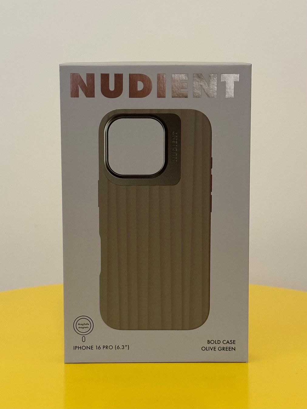 Cover & Protezioni schermo: Nudient iPhone 16 Pro (6.3") Hülle - Olive Green – Nuovo e nell'imballaggio originale da Schaffhausen venduto da ModestyB