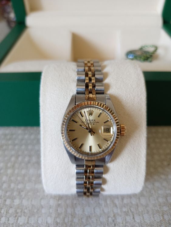 Rolex Orologi: Rolex Perpetual Date 18 K Gold/Stahl Automat Damen 26mm Box – Usato da Riehen venduto da Kmialrii 2
