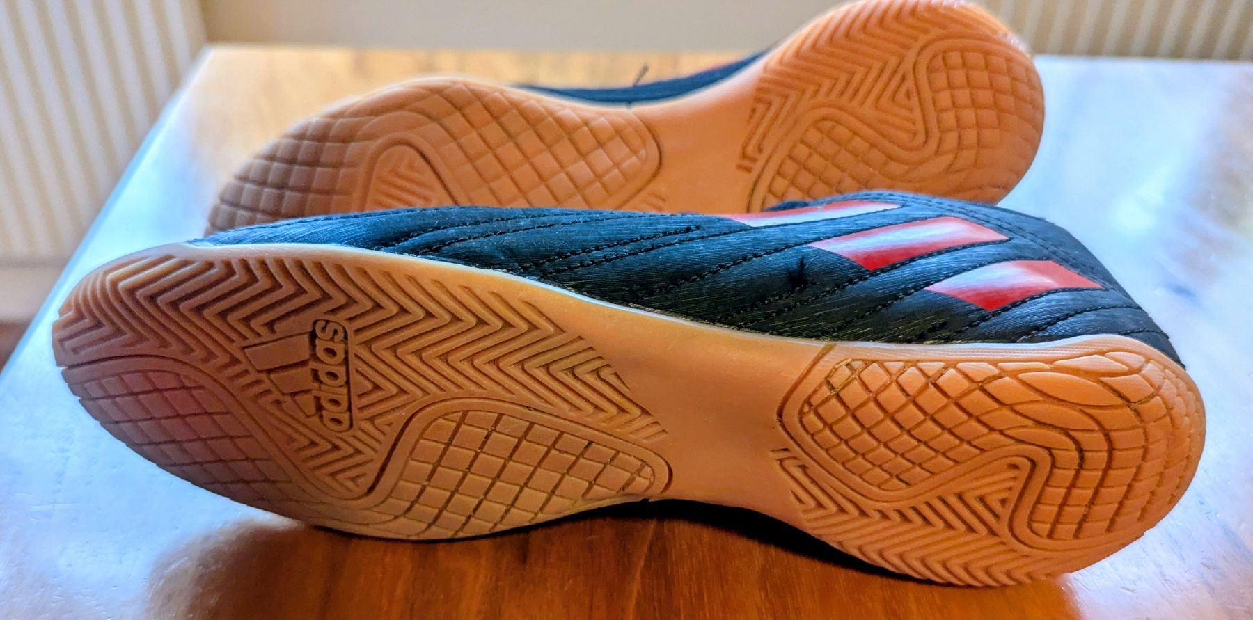 Adidas Schuhe für Jungen: Hallenschuhe Gr. 38 2/3 – Gebraucht aus messen von Loo21 1