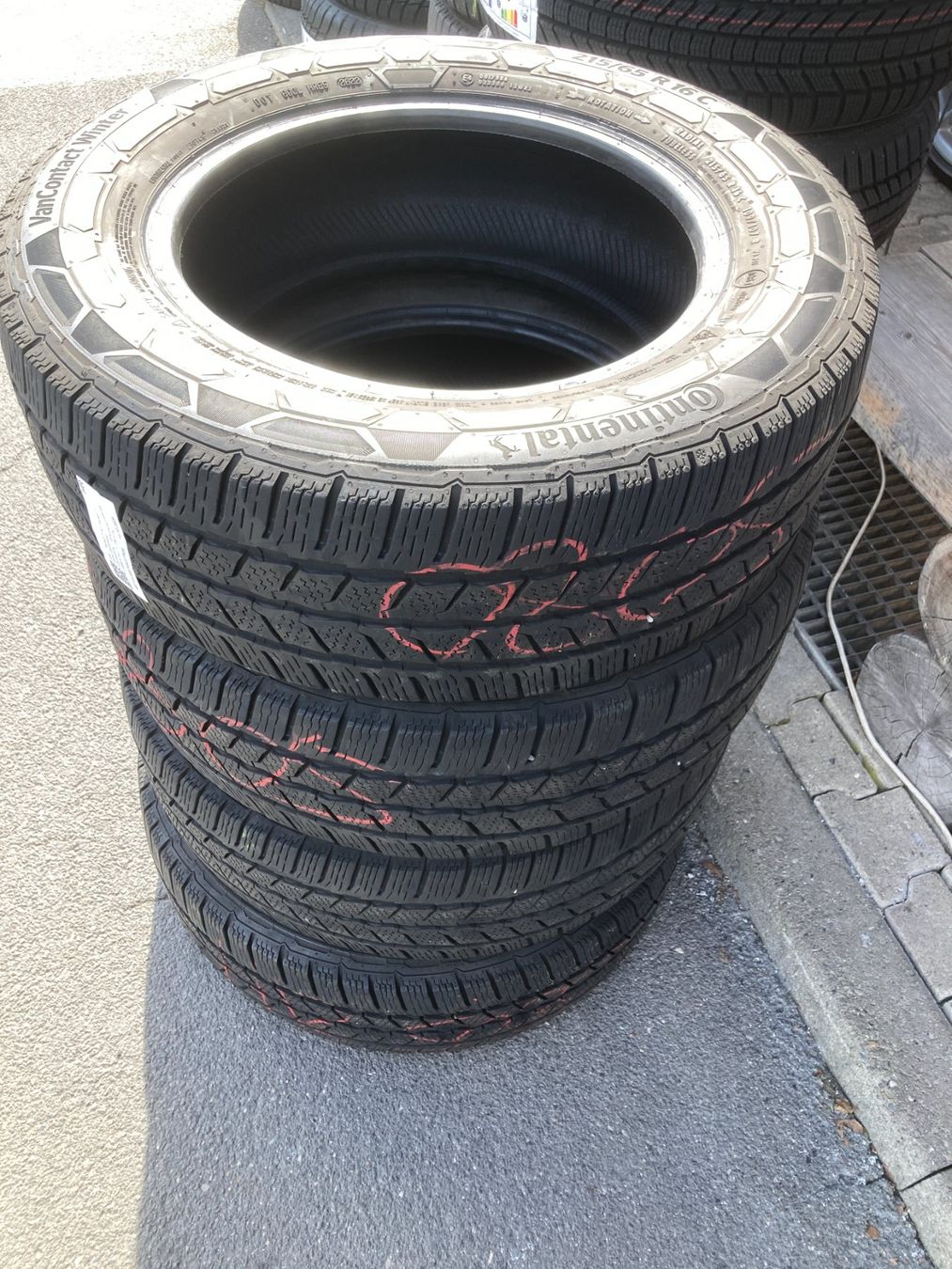Continental Pneumatici & Ruote complete: 215/65R16 C Winterpneu Continental – Usato da Cham venduto da WB2223