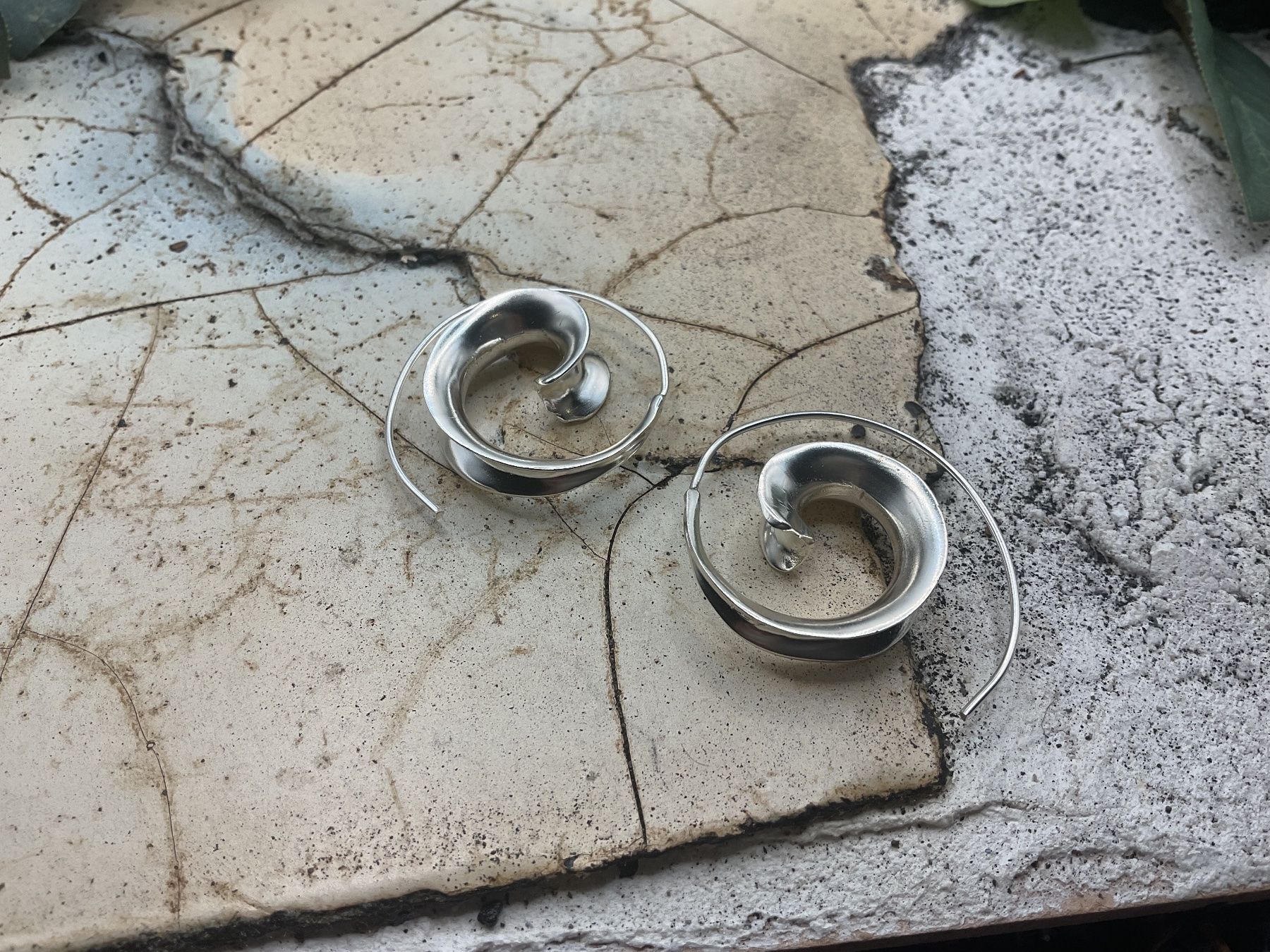Ohrringe & -stecker: Grosse silberfarbige Creolen – Neu (gemäss Beschreibung) aus Luzern von S.Kern01 1