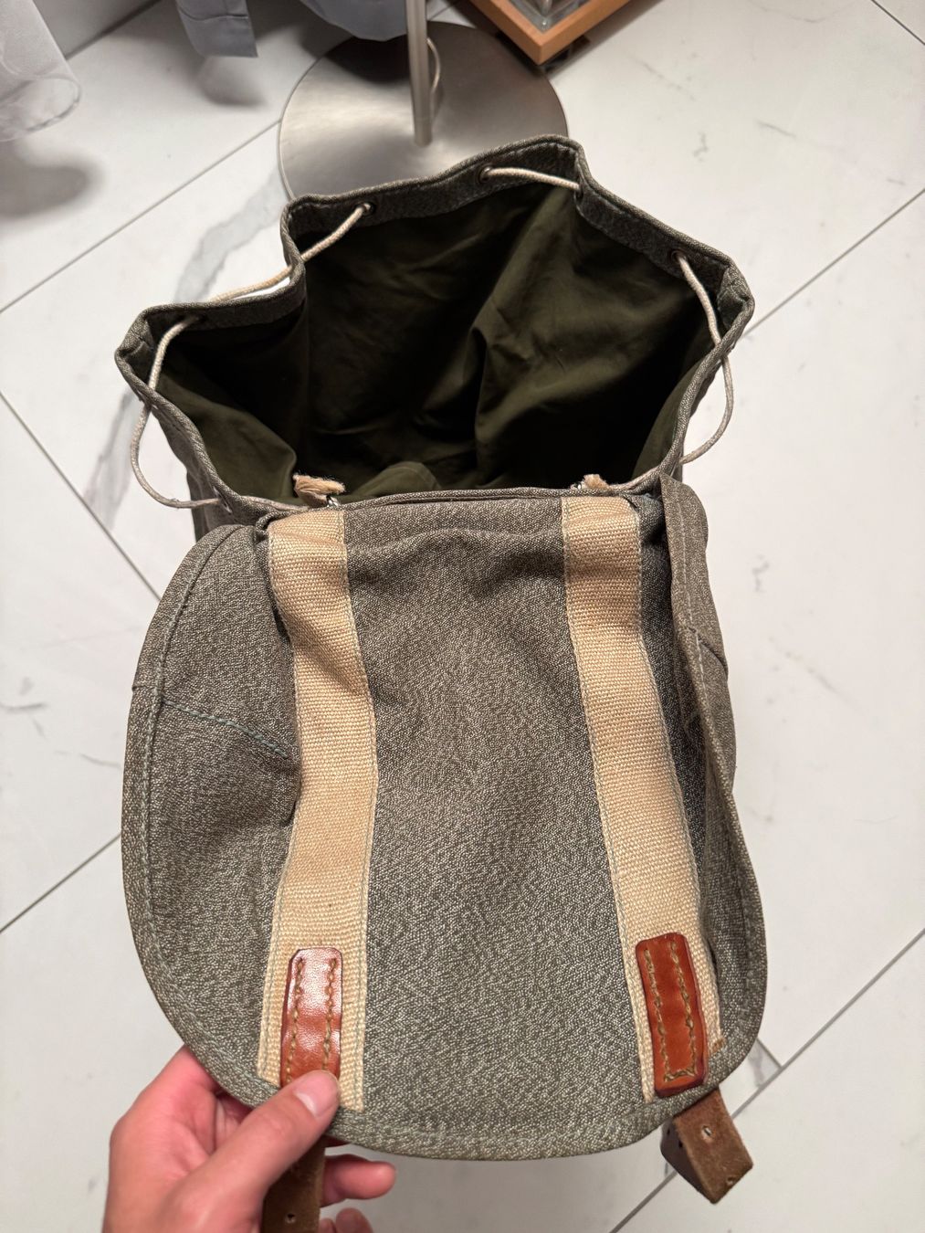 Zaini: Schweizer Militär Rucksack mit Regenhaube – Usato da Volketswil venduto da DekoShop24 5