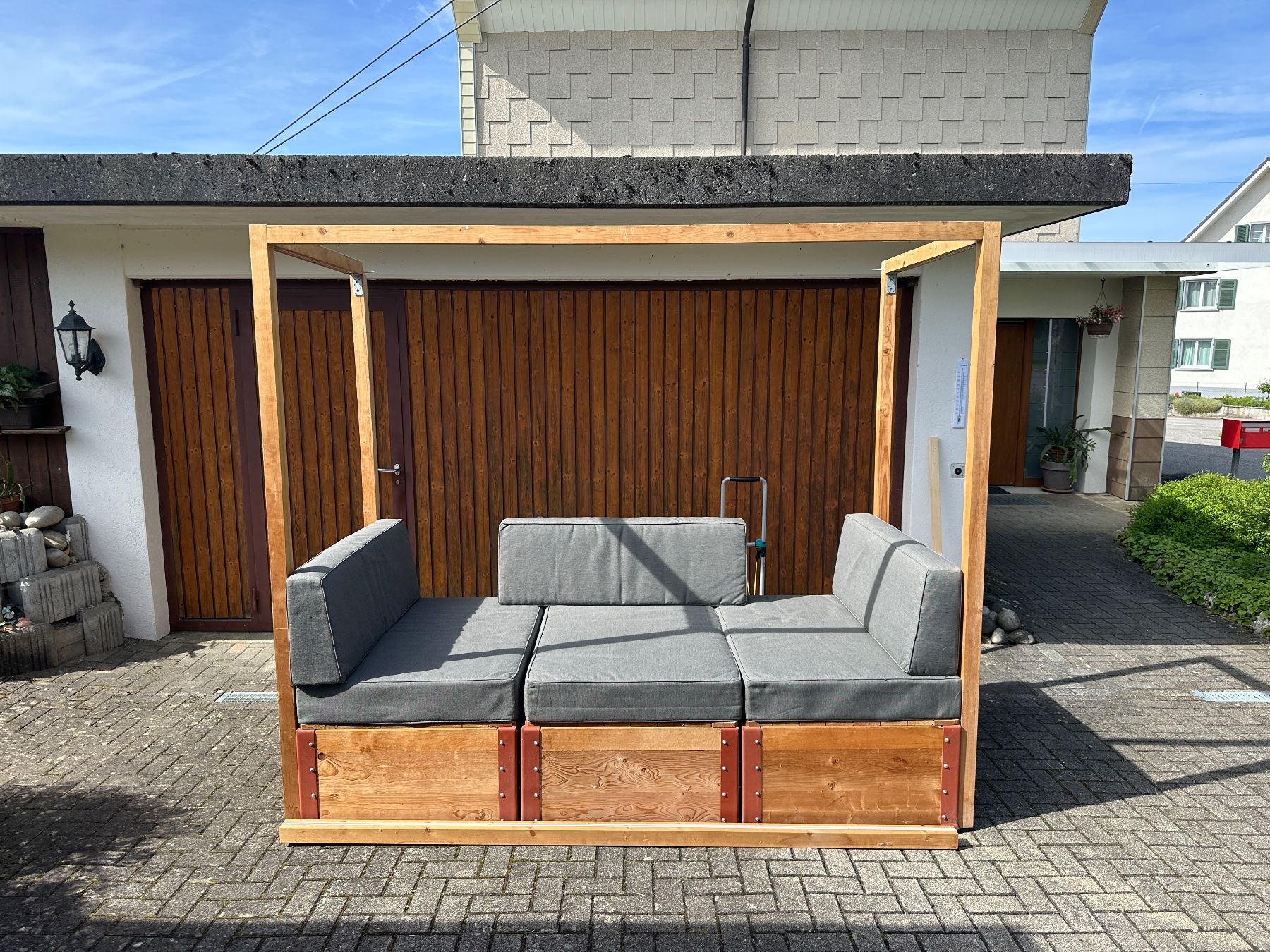 Liegen & Liegestühle: Gartenlounge Sitz/Liegend / Daybed / Gartenliege – Gebraucht aus Entlebuch von ALFA-Shop