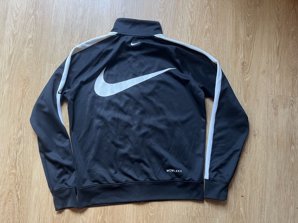 Nike Vestes: Nike Trainingsjacke schwarz Grösse M – D'occasion à Zürich par jaelllara 1