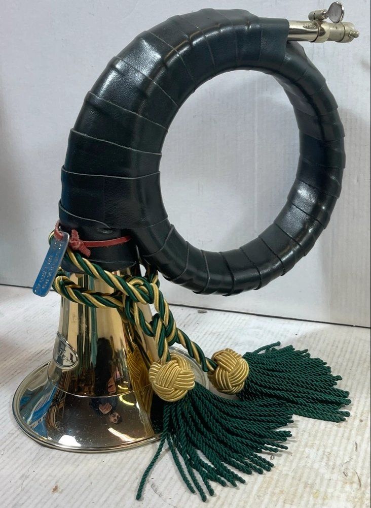Strumenti musicali: Jagdhorn mit Leder Tasche – Usato da Hinwil venduto da Unglaubliche-Treffer