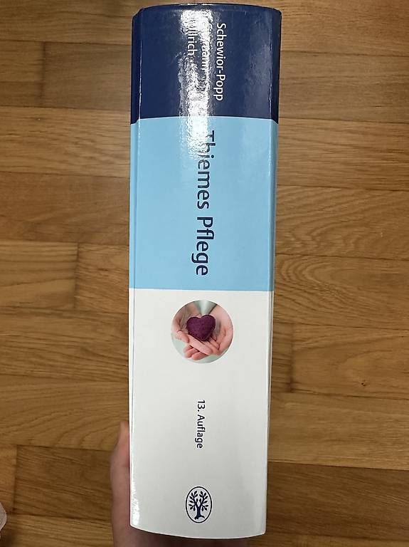 Libri: Thiemes Pflege  – Usato da Oberwangen TG venduto da Samsells 1