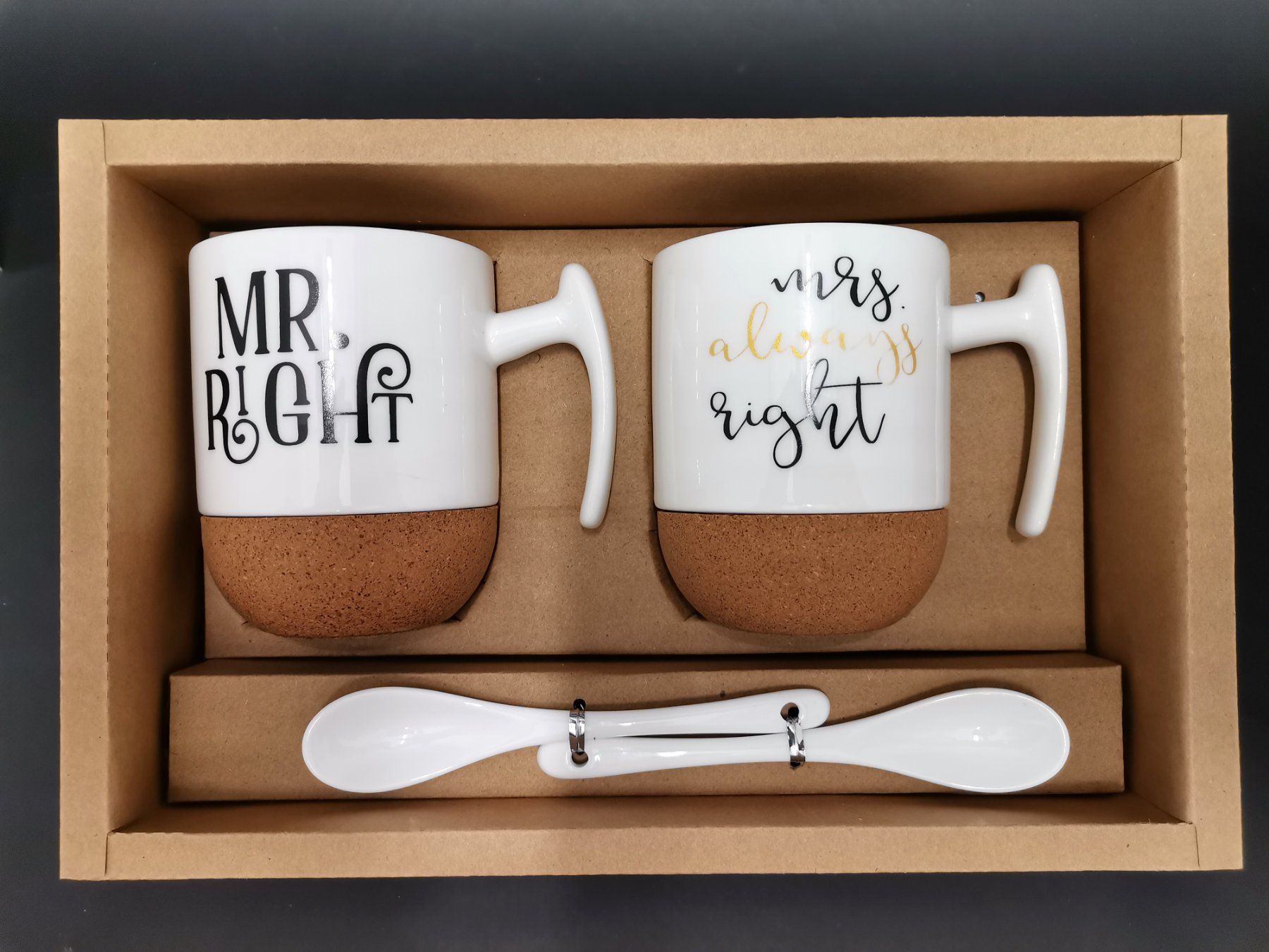 Geschirrsets: Tassen Set "MR. RIGHT" & "mrs. always right" mit Löffeln – Gebraucht aus Schaffhausen von Restwert_SH 1