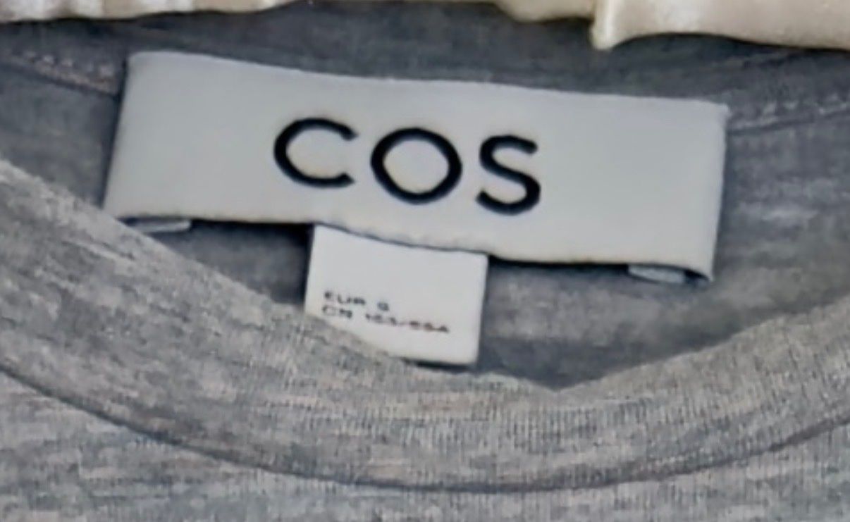 Cos T-shirt: COS T-SHIRT – Usato da Zürich venduto da JessGar 2