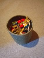 Kübel voll Kinderspielzeug