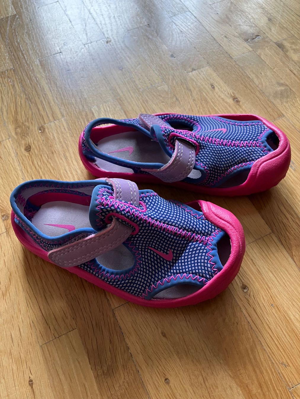 Nike Scarpe per ragazze: Badeschuhe von Nike Gr. 22 – Usato da Basel venduto da Hamburg82 1