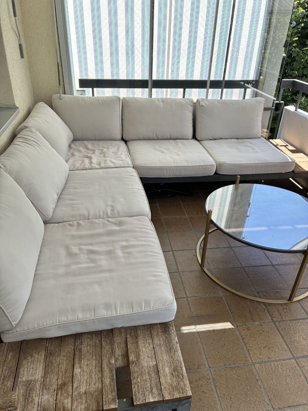 Divani: GRATIS Gartensofa + Couchtisch zum abholen – Usato da Nussbaumen AG venduto da janaveo