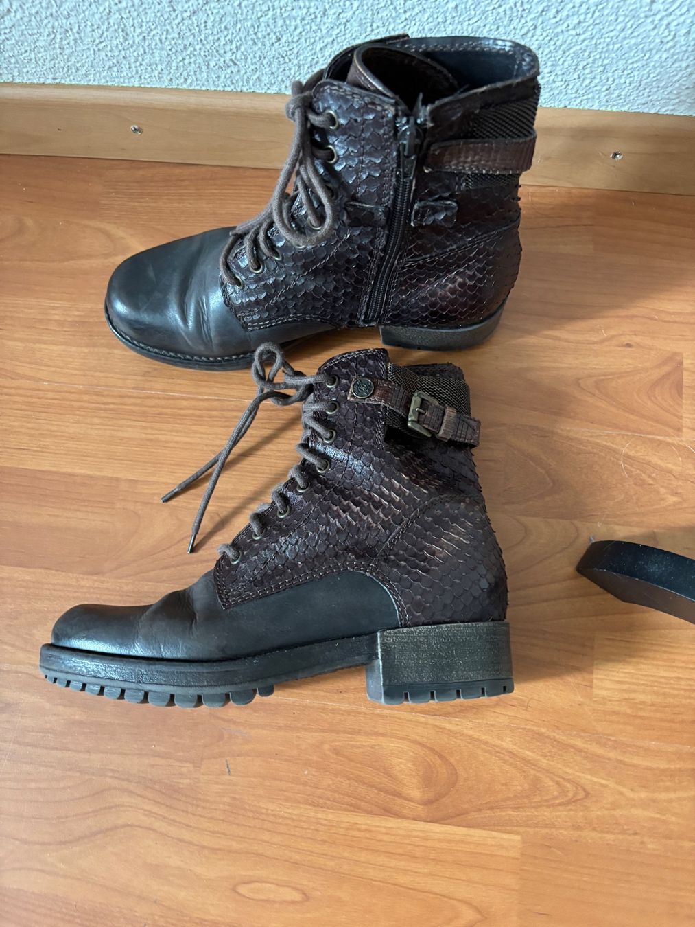 Scarpe da donna: Winterschuhe 38 Braun mit Krokoimitat – Nuovo (secondo la descrizione) da Balsthal venduto da Uroby 1
