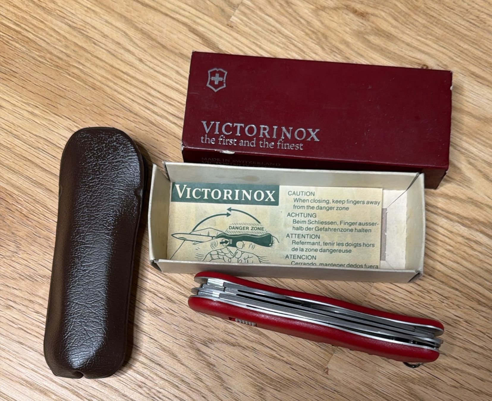 Victorinox Couteaux de poche: VICTORINOX SACKMESSER MIT ETUI – Neuf avec emballage d'origine à Zürich par Frei-Occasionen 6