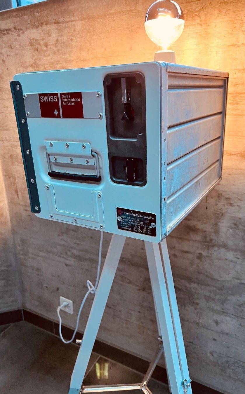 Cassettiere: Swiss Flugzeugtrolley – Usato da Fruthwilen venduto da bodensee_manufaktur 4