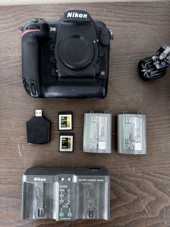 Nikon D5, 2x Akkus, 2x XQD memory, 23.5k Fotos