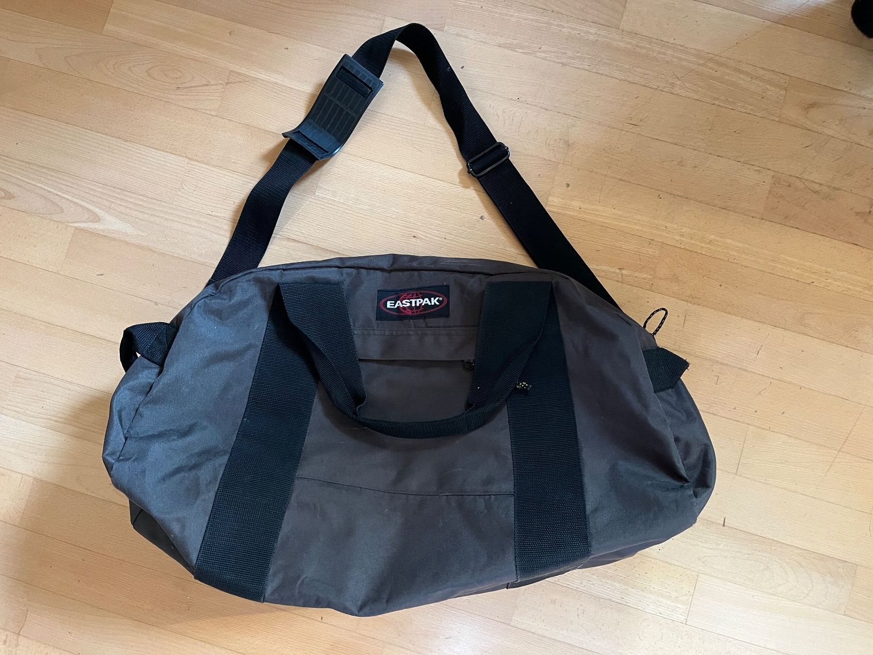 Borse: Reise/Sporttasche von eastpack – Usato da Zürich venduto da emily02