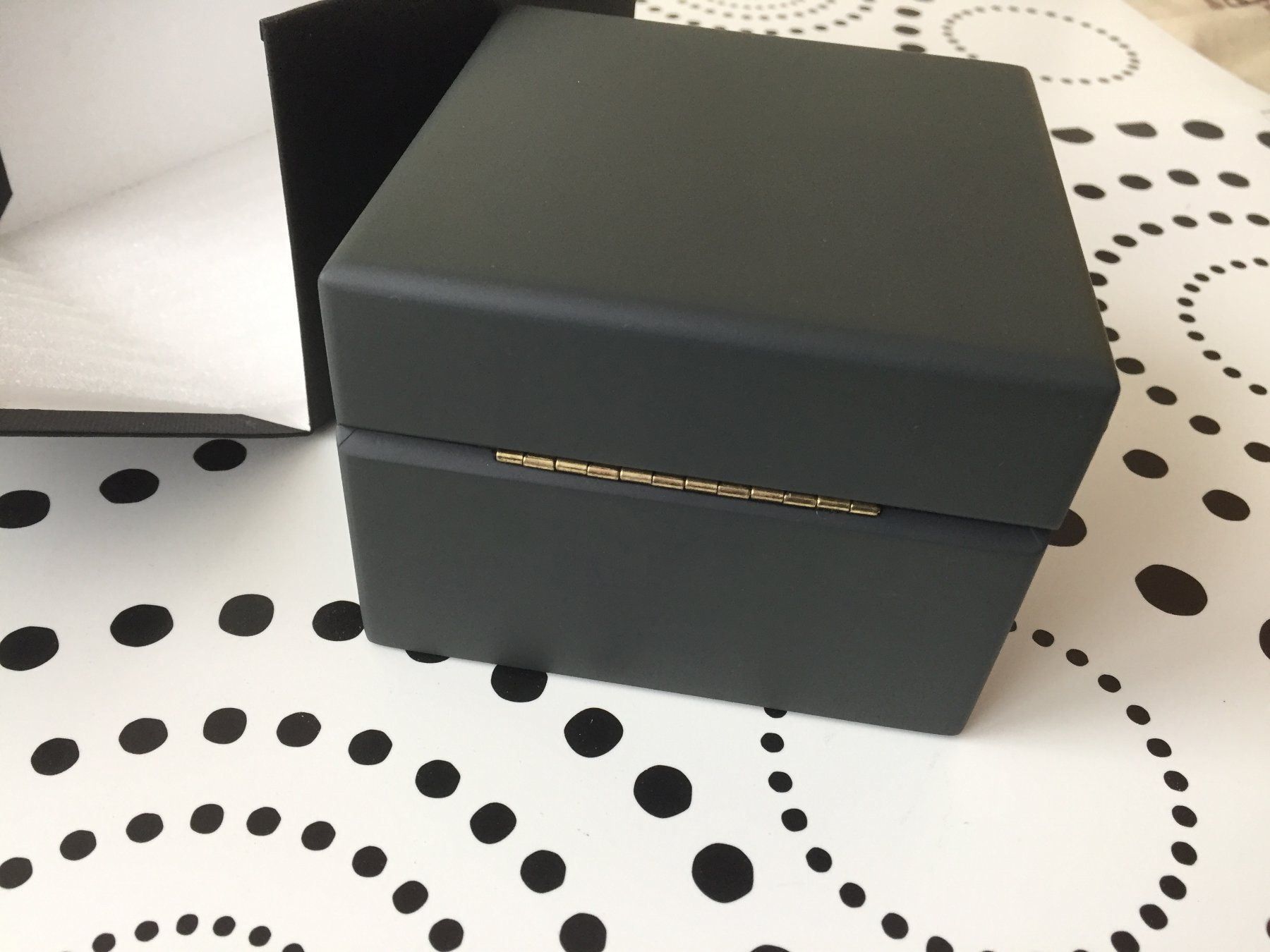 Scatole porta orologi: UHRENBOX ECRIN WATCH CASE NEUTRAL - TOP QUALITY - NEW !!! – Nuovo e nell'imballaggio originale da Epalinges venduto da watchforyou 4