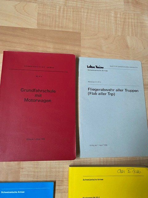 Bücher: LOT REGLEMENTE UND SCHIESSBÜCHLEIN  CH ARMEE – Gebraucht aus Chur von silbermon 2