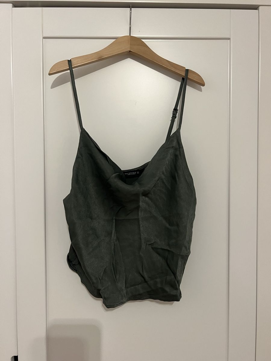 Zara Top: grünes satin Top Zara – Usato da Erlenbach venduto da paulina.rad