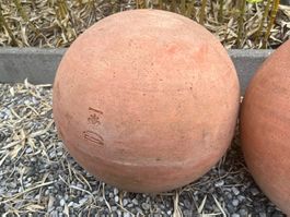2 Schöne ImprunetaTerracotta Kugeln 40-42cm Durchmesser