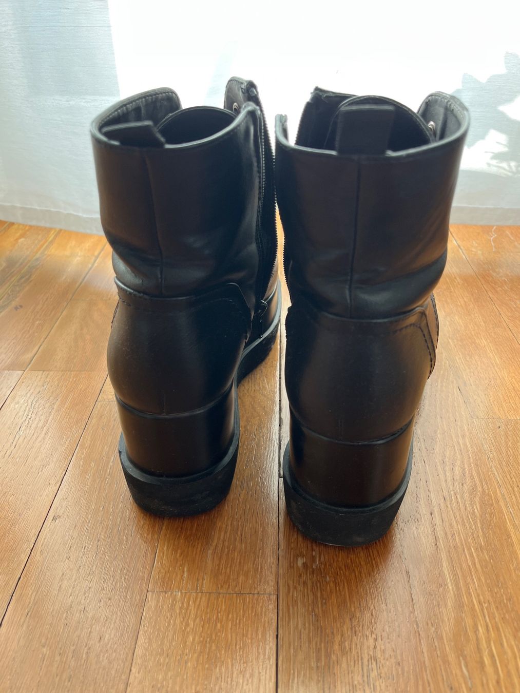 Dosenbach Scarpe da donna: Schwarze Plateau Stiefel, Grösse 40, gebraucht – Usato da Ittigen venduto da str_9dw5 3
