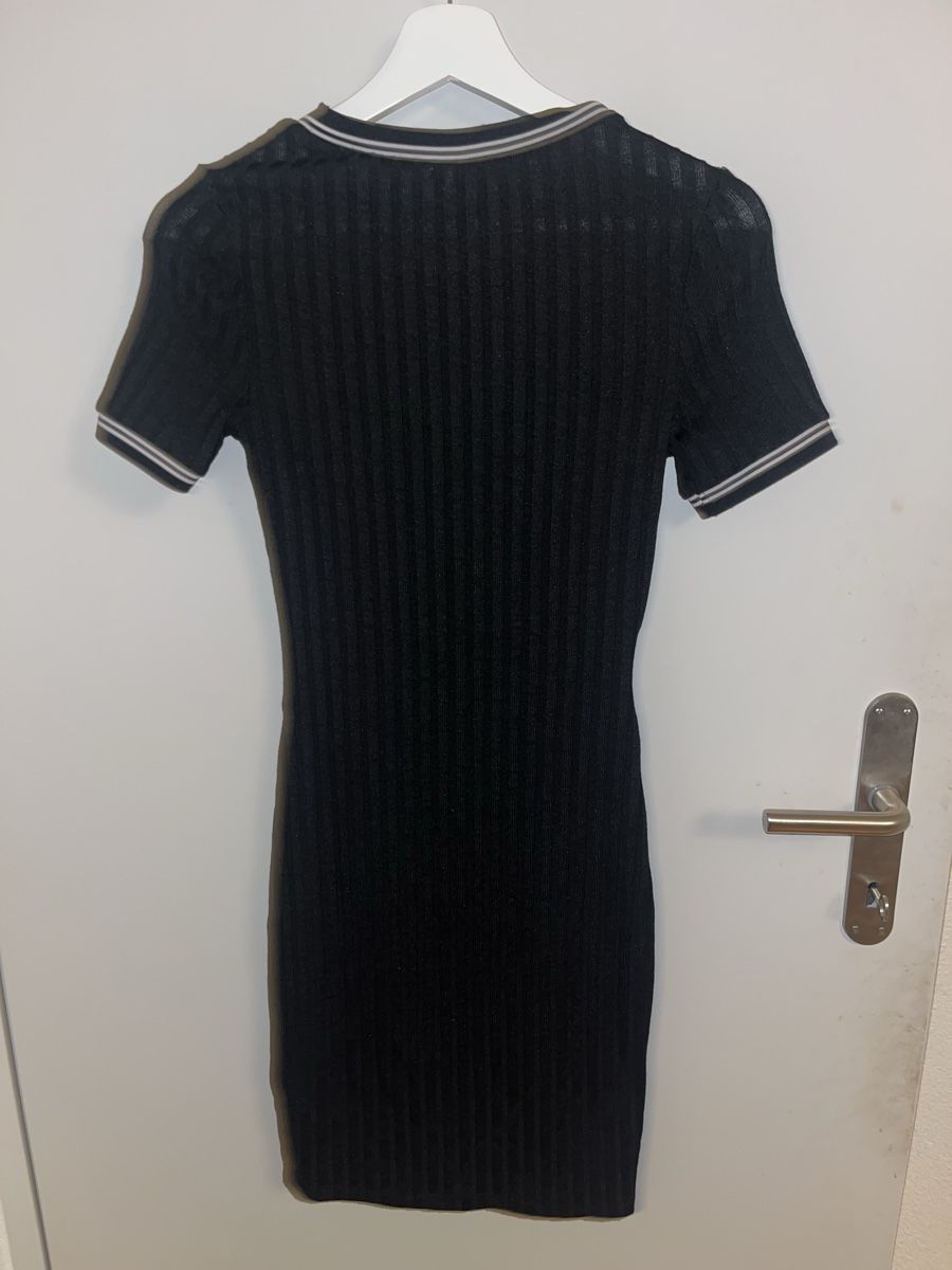 Kleider: Enges schwarzes Kleid  – Gebraucht aus Bern von Zoee.pg 1