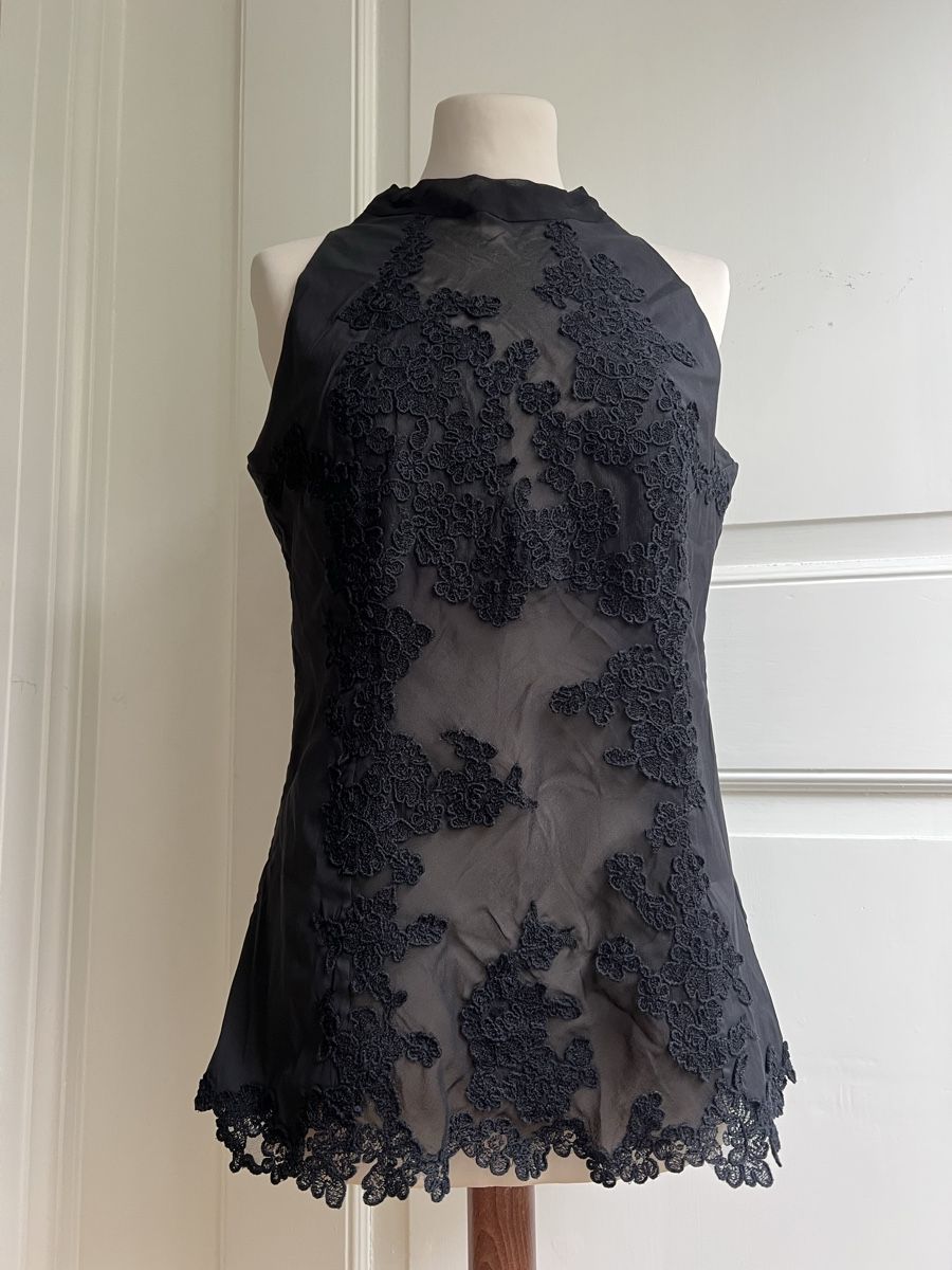Ermanno Scervino Top: Ermanno Scervino Schwarzes Spitzen-Top de 40/IT46 – Usato da Zürich venduto da angielmora