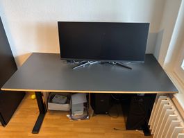 Höhenverstellbarer Schreibtisch von Pfister