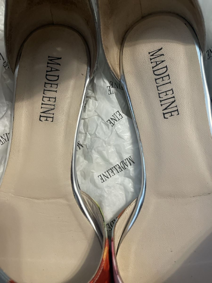 Damenschuhe: Sandale Madeleine Silber Blumenmuster Grösse 39 – Gebraucht aus Basel von maw_9jkd 1