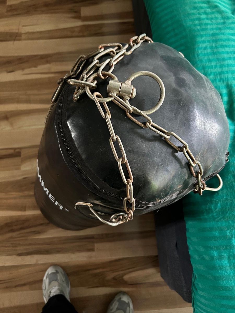 Boxsäcke: Boxsack HAMMER Leder schwarz mit Kette gebraucht – Gebraucht aus Gurbrü von Simiramis 1