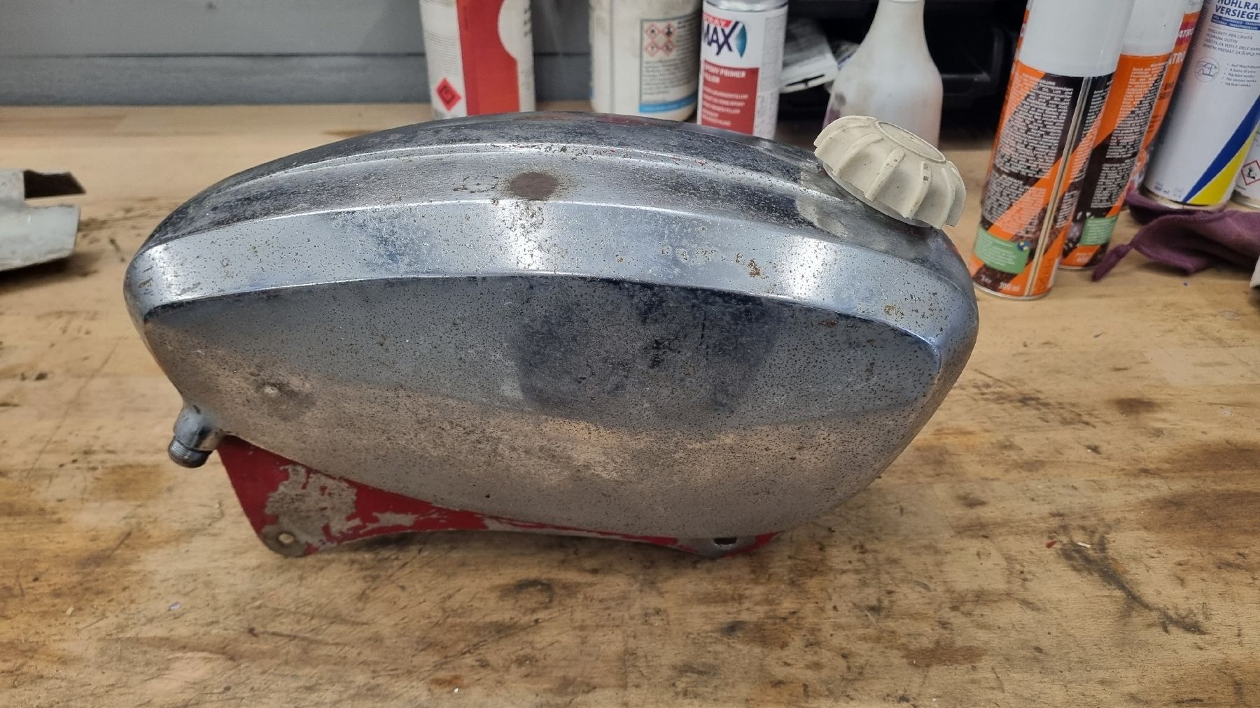 Velux Pièces pour mobylette: Puch Velux Tank – D'occasion à Gams par blackmolly22