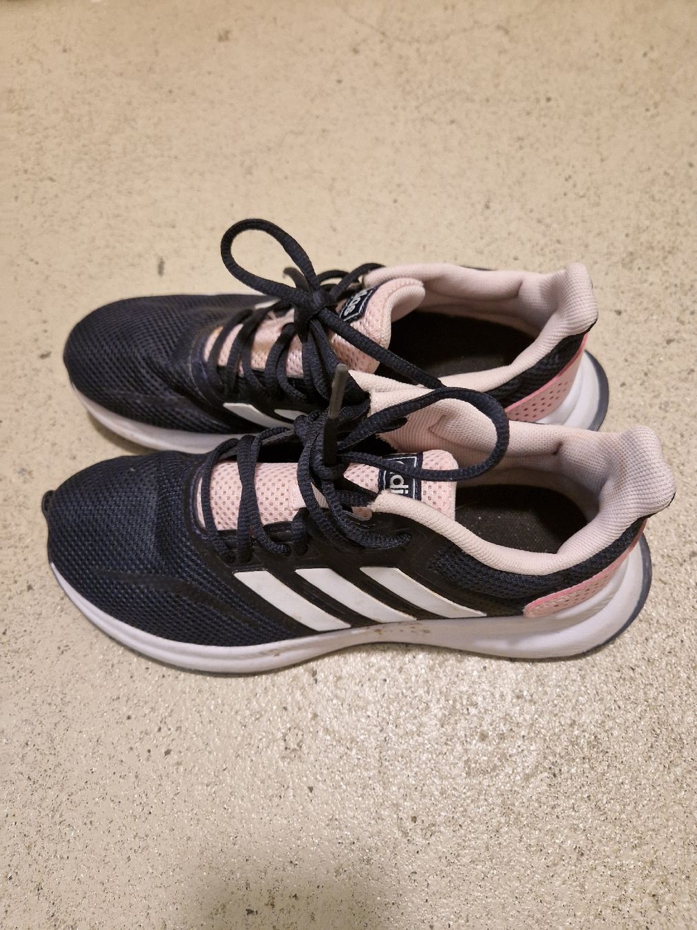 Adidas Scarpe da donna: Schuhe zu verkaufen – Usato da Luzern venduto da fat_d59v