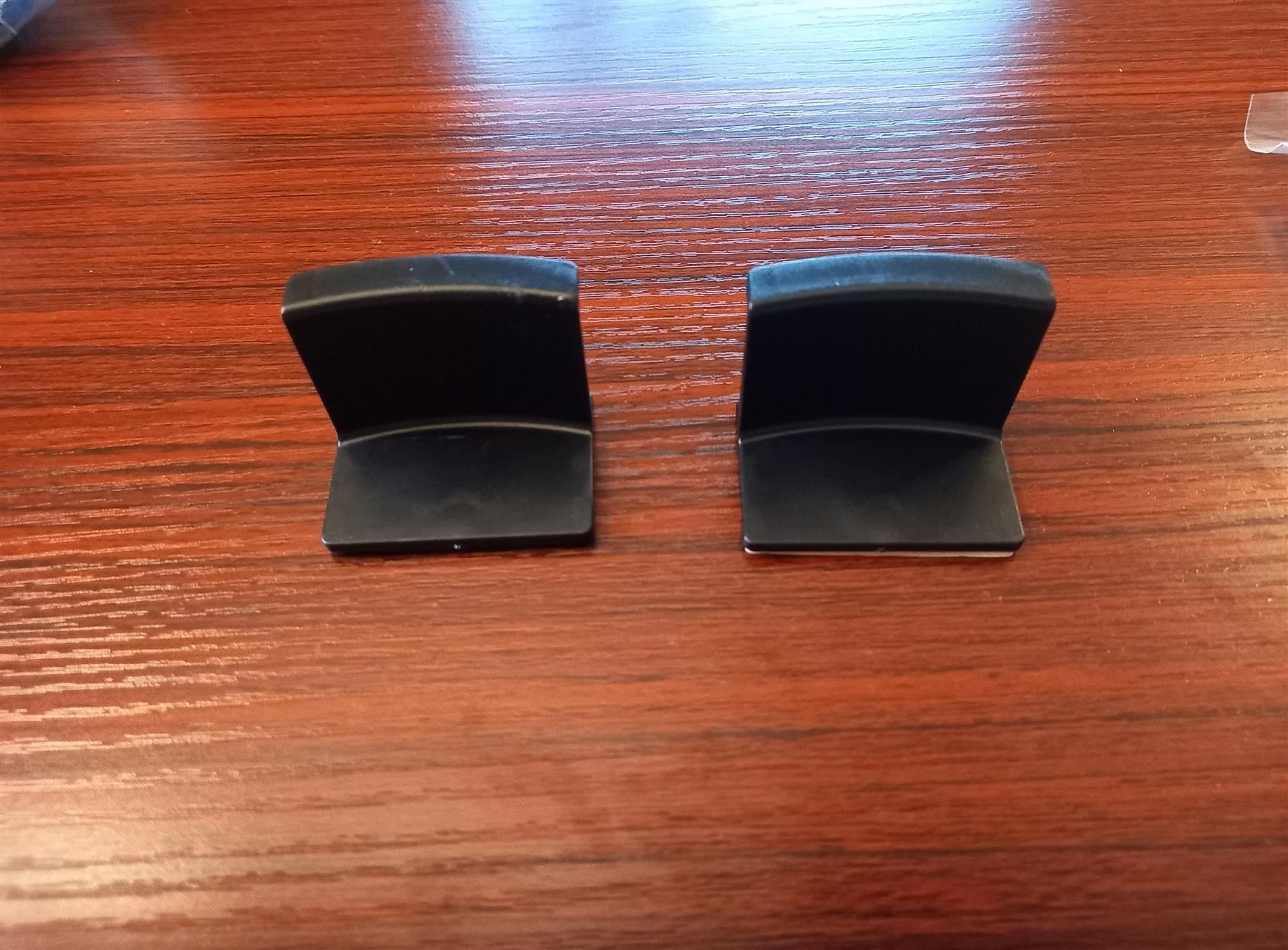 Wandhalterungen: 10x Wandhalterungen für Mütze/Hut - casquette/chapeau – Neu und originalverpackt aus Bussigny von batishop 2