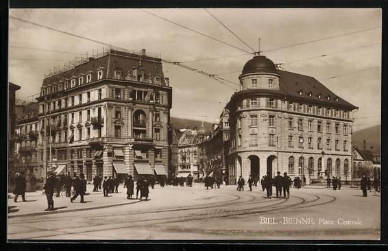 Cartoline postali: AK Biel, Place Centrale mit Passanten – Usato da Berlin venduto da bartko-reher