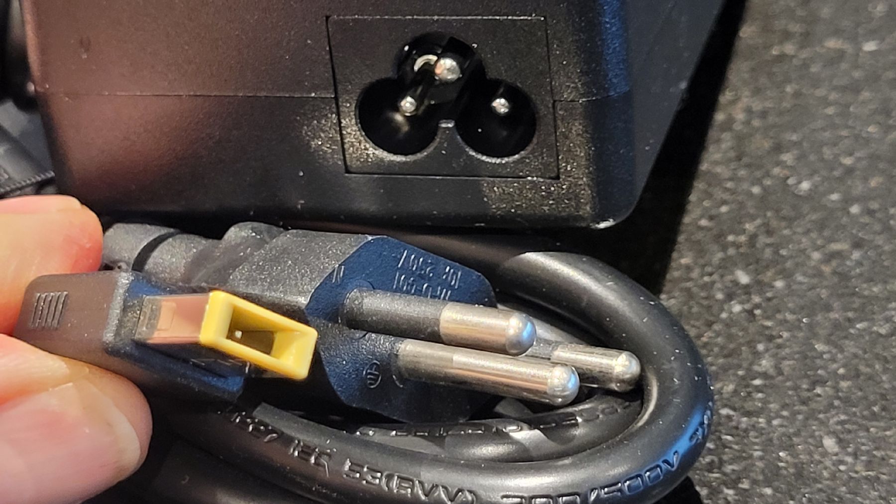 Caricabatterie: Netzgerät 135W Dockingstation Lenovo 40AF – Nuovo (secondo la descrizione) da Klingnau venduto da Groofty69 3