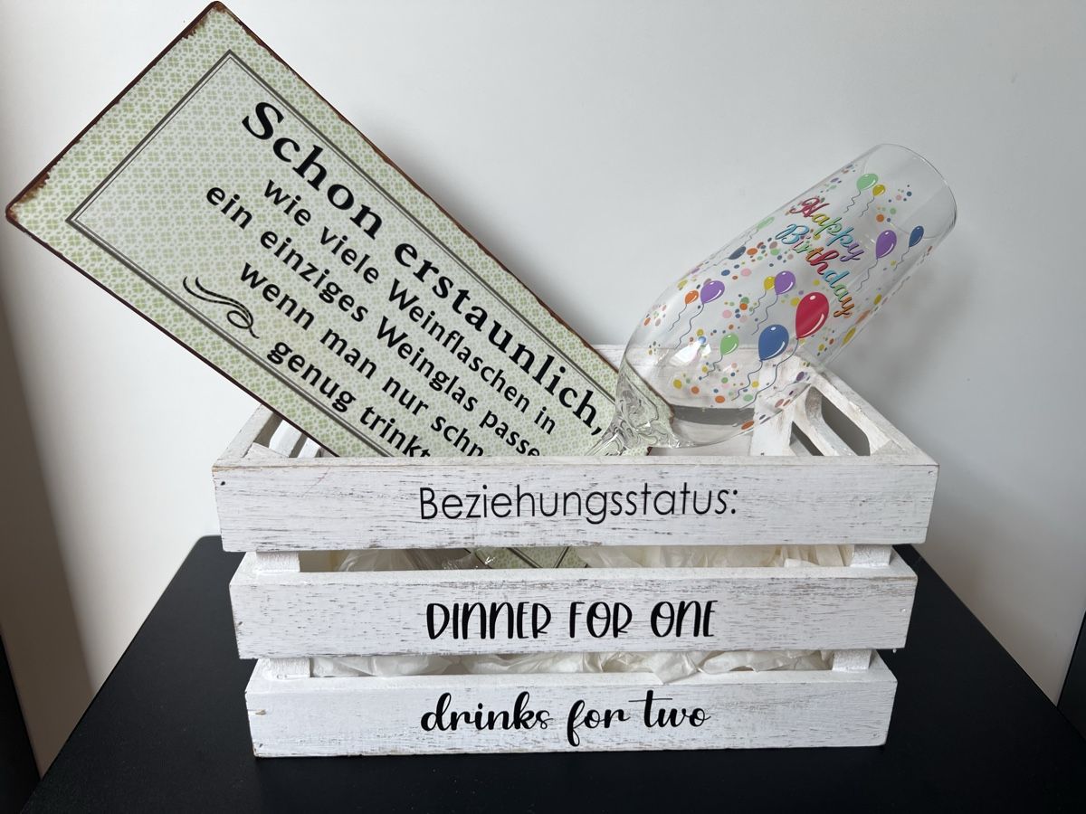 Tutte le decorazioni: Kiste "Dinner for One" Geschenk Idee – Usato da Widnau venduto da mir_785n