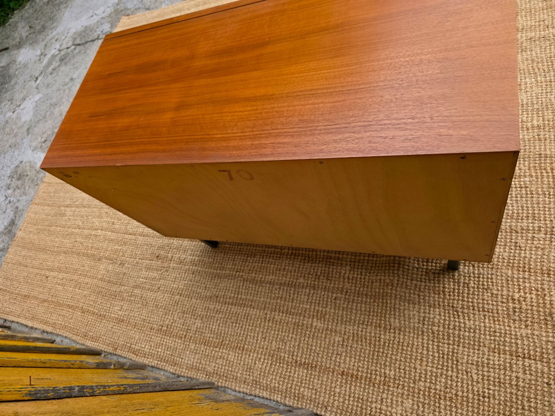 Commodes: Mid Century  Minimalist Sideboard Nussbaum – D'occasion à Haslen AI par Vintagelix 7
