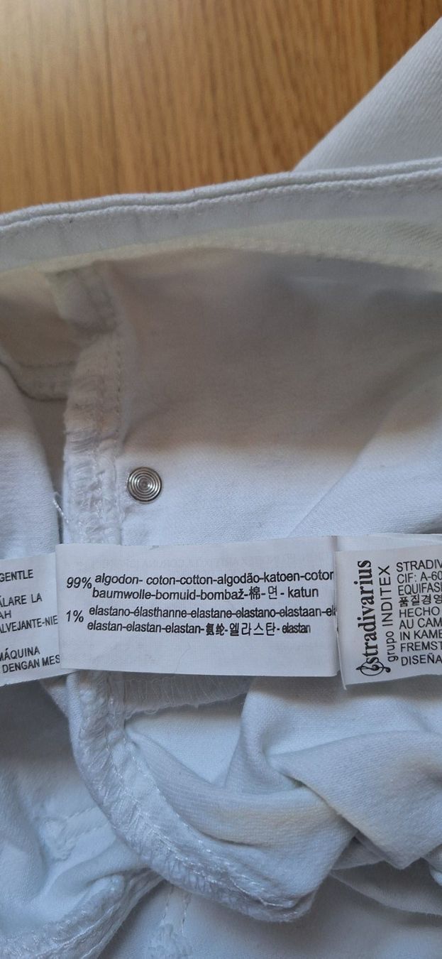 Stradivarius Jeans: Stradivarius, jeans blanc – Nuovo (secondo la descrizione) da Lussery-Villars venduto da pousinete02 5