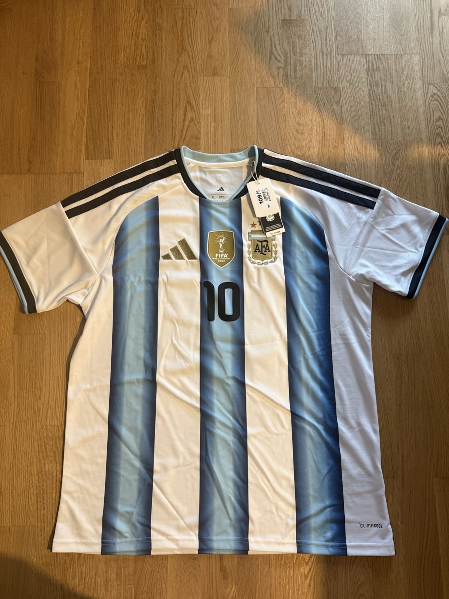 Adidas Maillots de corps & Pantalons: Originales Argentinien Trikot 2026 - Messi – Neuf avec emballage d'origine à Steinmaur par Naina